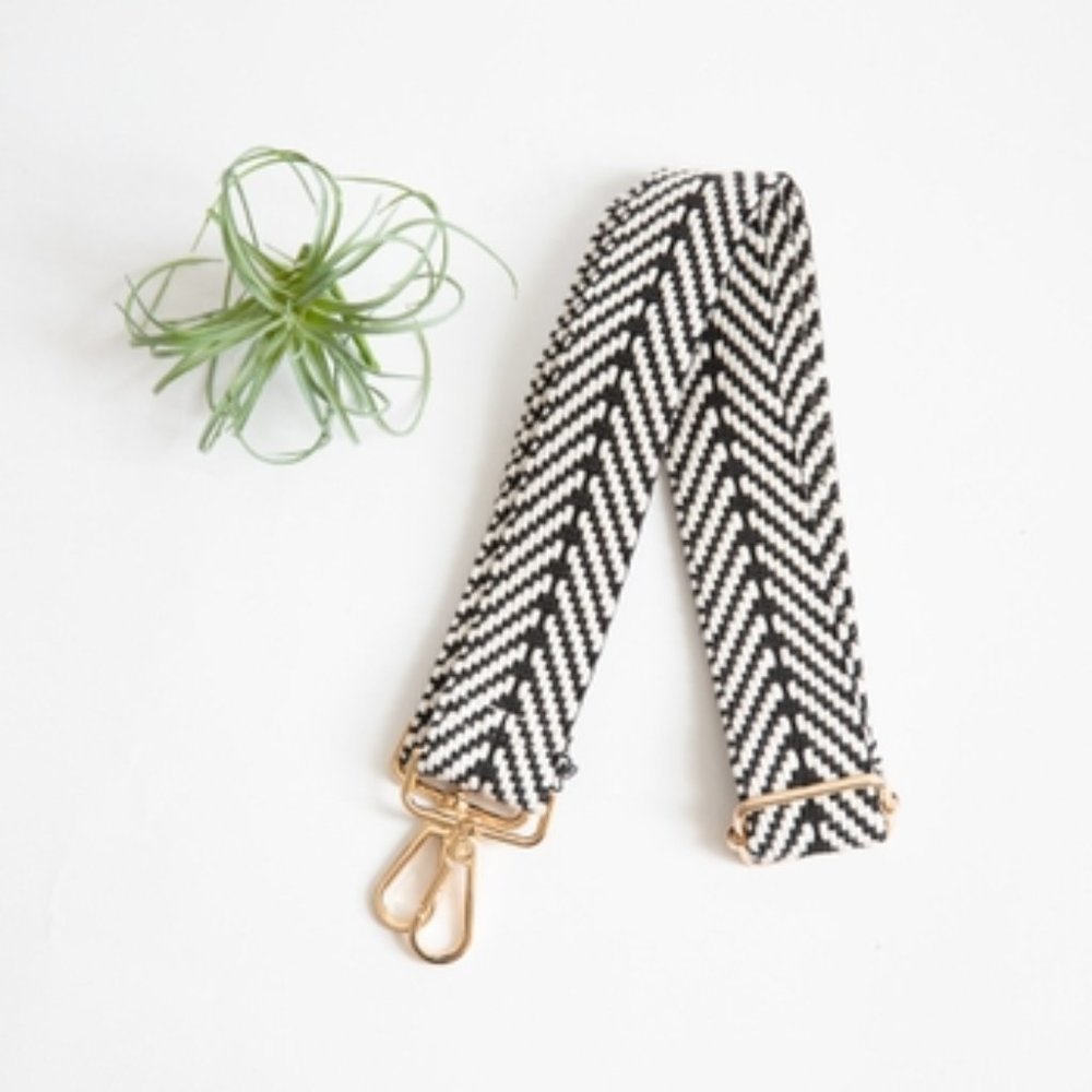 Shoulder Strap - Black & White Woven Zig Zag